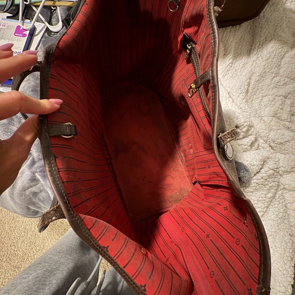 Louis Vuitton Brown Checkered Tote with Red Interior - Picture 5 of 6